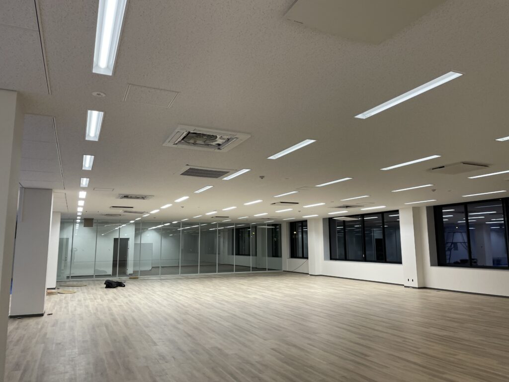 M市A社事務所新築電気配線工事