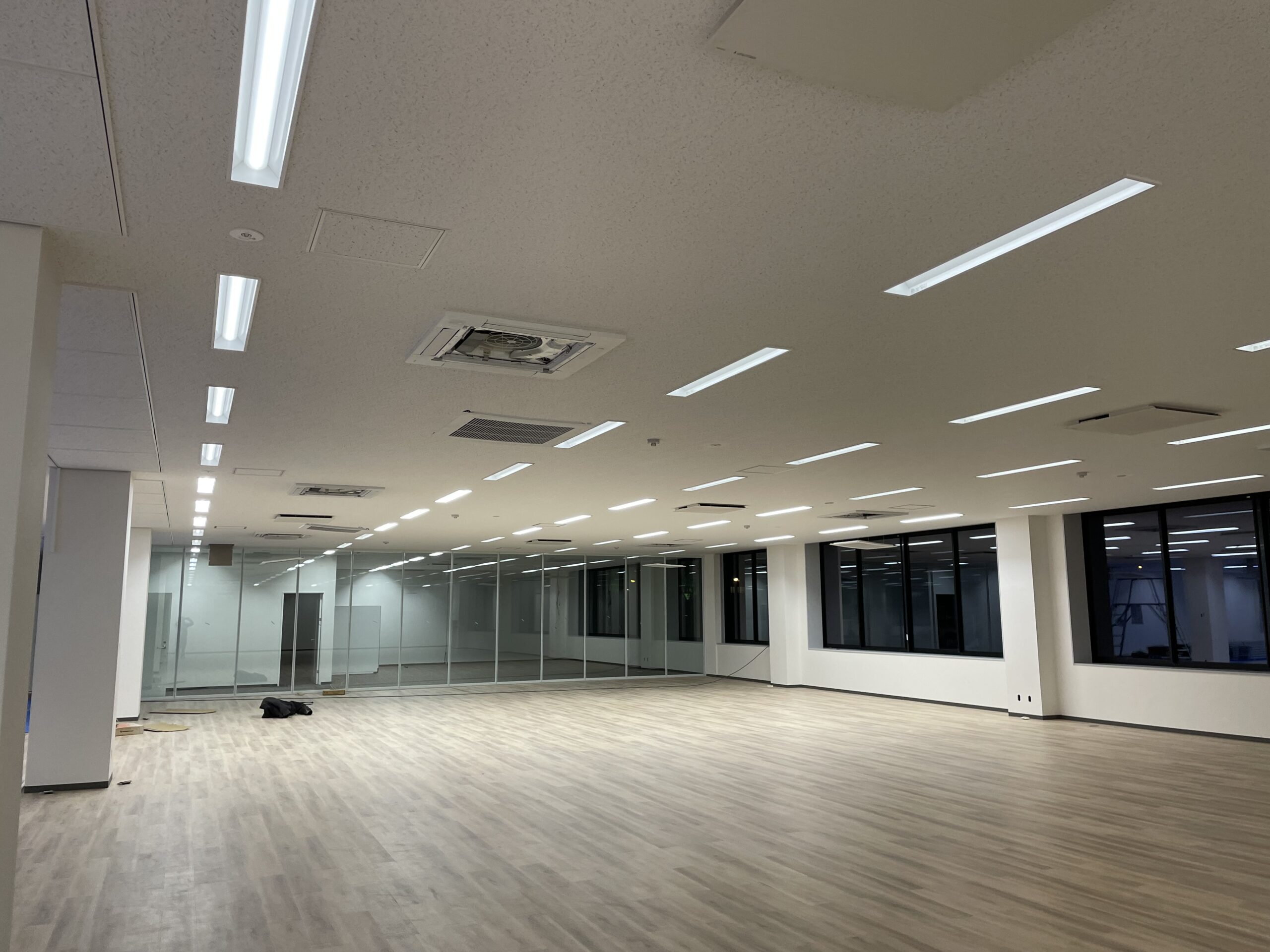 M市A社事務所新築電気配線工事